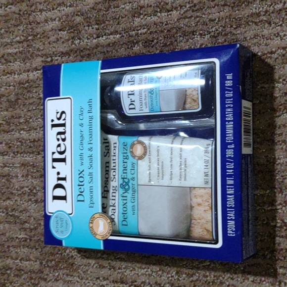 Epsom salt soak & foaming bath - Picture 1 of 2